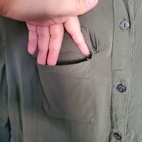 A.n.a Green button up top xs - Picture 4 of 12